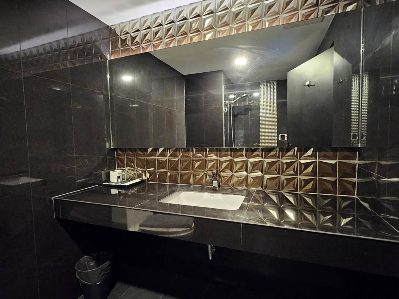Oscar Palace Hotel & Wellness Center Ban Khlong Phruan Exteriör bild