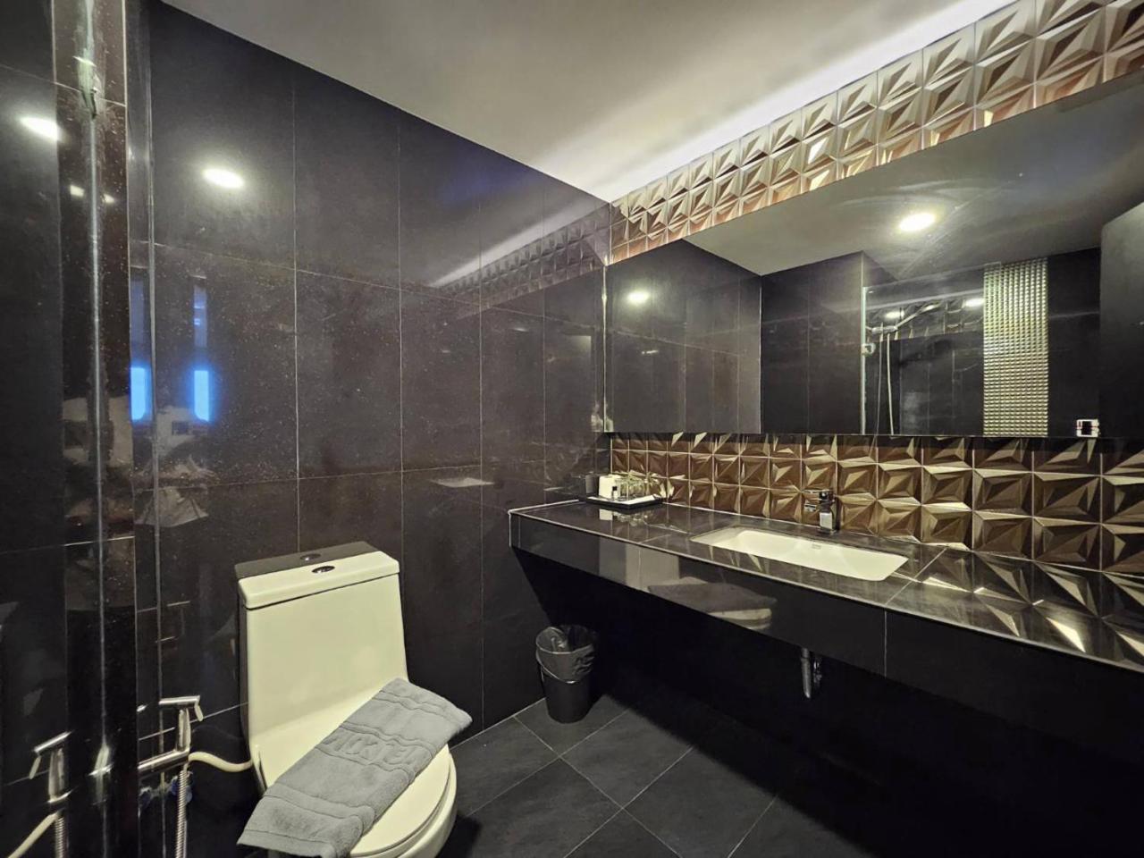 Oscar Palace Hotel & Wellness Center Ban Khlong Phruan Exteriör bild